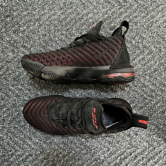 LeBron 16 Fresh Bred GS - Picture 3 of 6